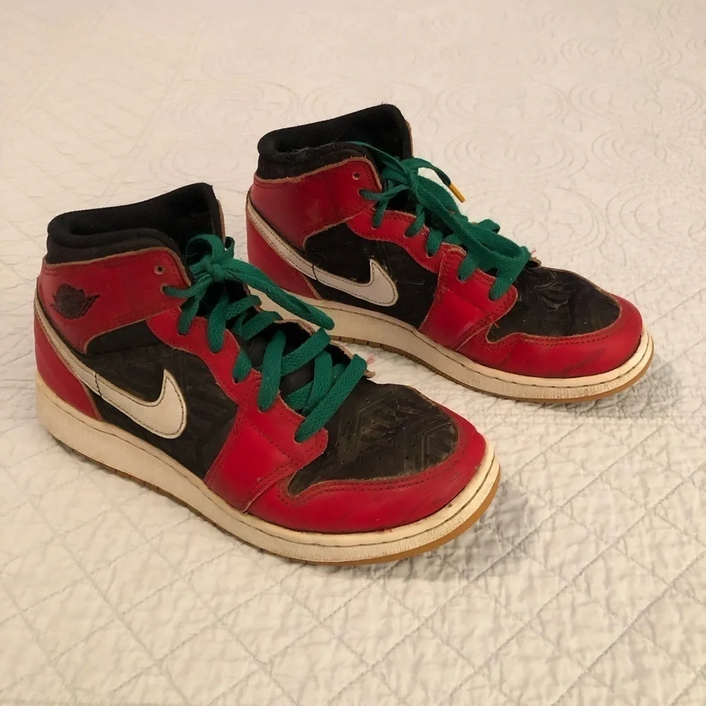 Nike Air Jordan 1 Mid SE Christmas (GS). Youth size 5.5.